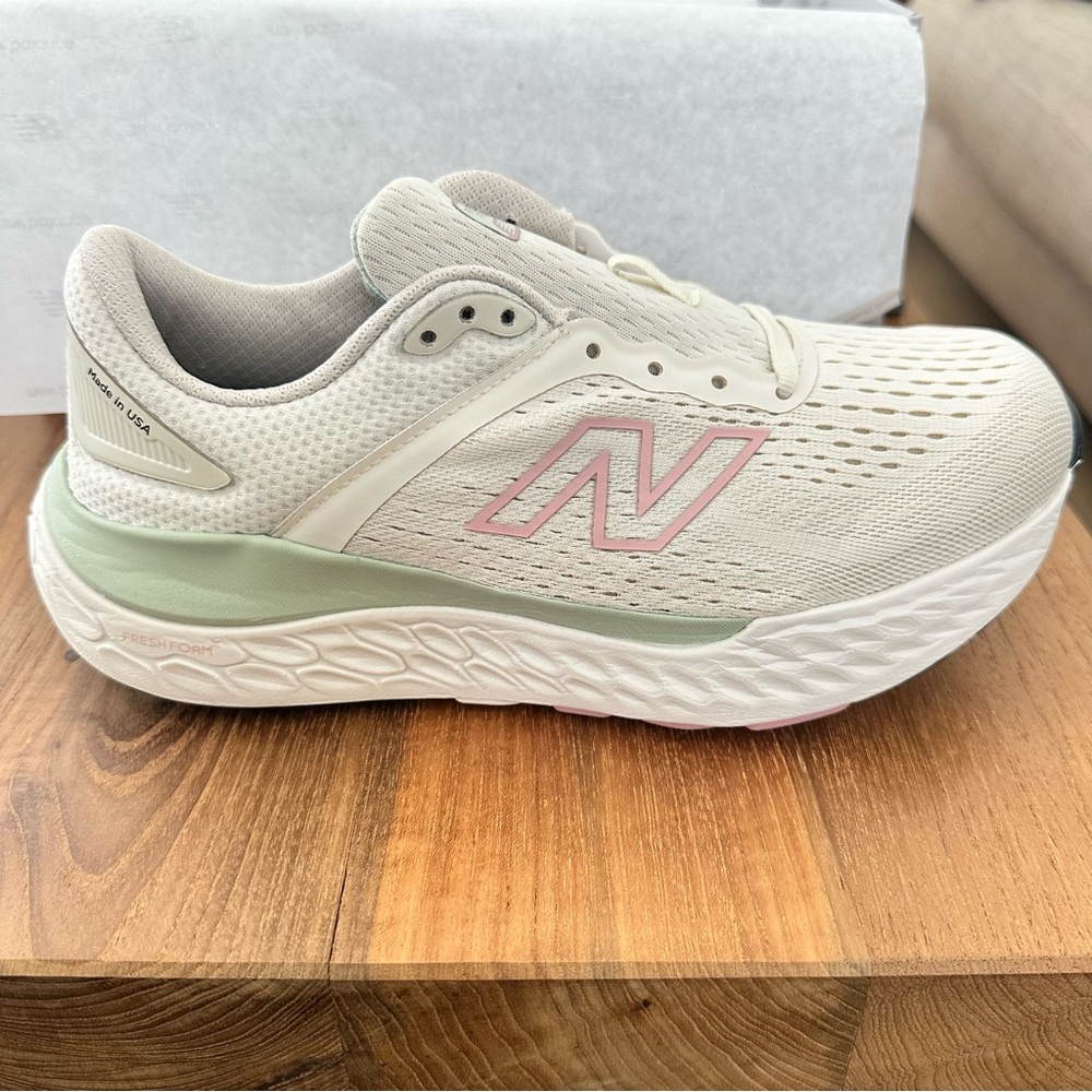 New Balance Women’s Fresh Foam X 1540v4 Turtledove with Silver Moss size 6.5B